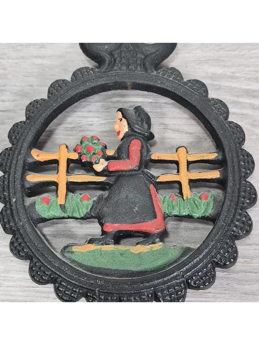 Dalecraft‎ Dutch Amish Folk Art Woman Flowers Cast Iron Trivet Wall Decor